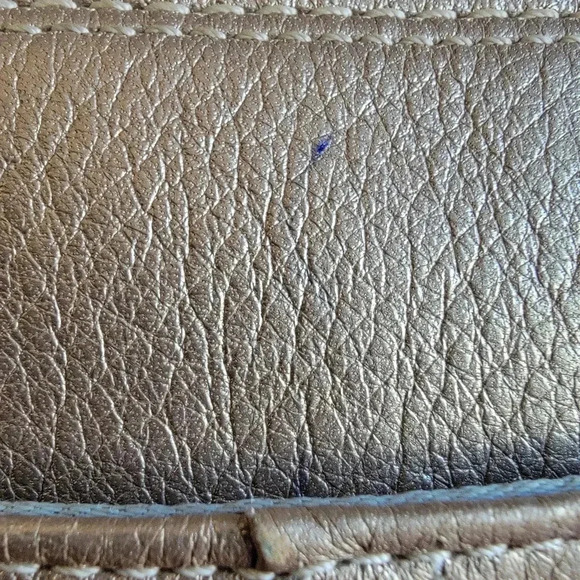 Coach Soho Gold/Champagne Metallic Pebbled Leather Crossbody Messenger 41276 - Picture 13 of 14